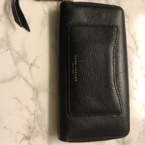 Marc Jacobs continental pebble black wallet